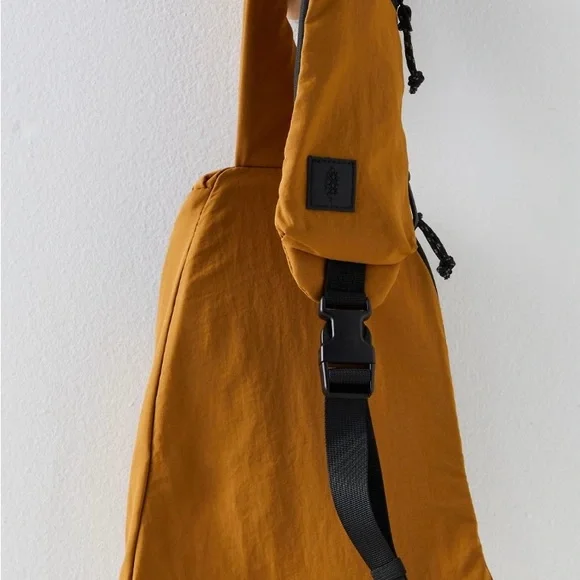 Pep in your step FP Movement Sling Bag - Picture 2 of 4